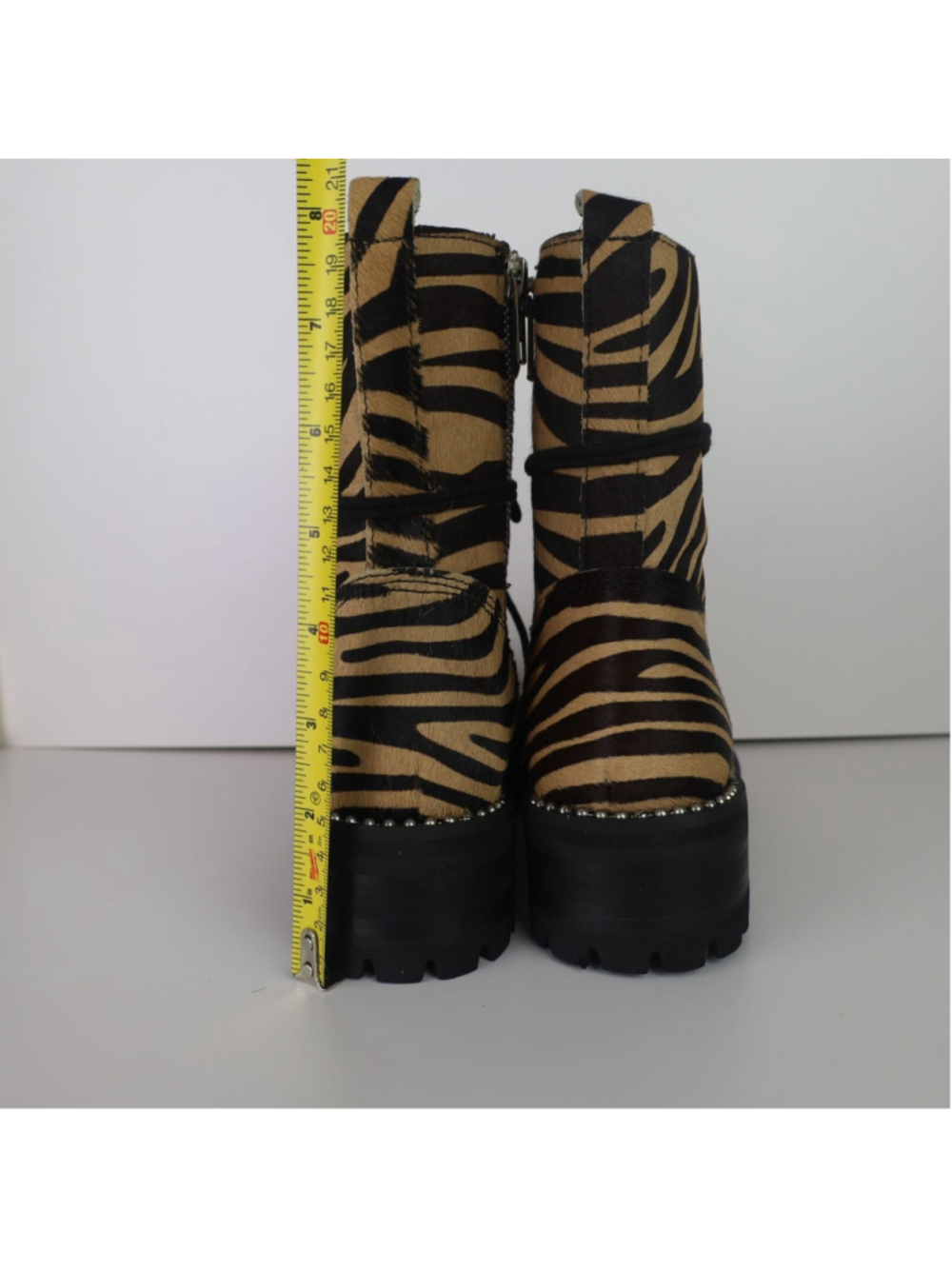 Aqua Women’s Tiger Print Jax Studded Hiker Combat Boots Lace Up Round Toe 5.5 - Picture 12 of 16